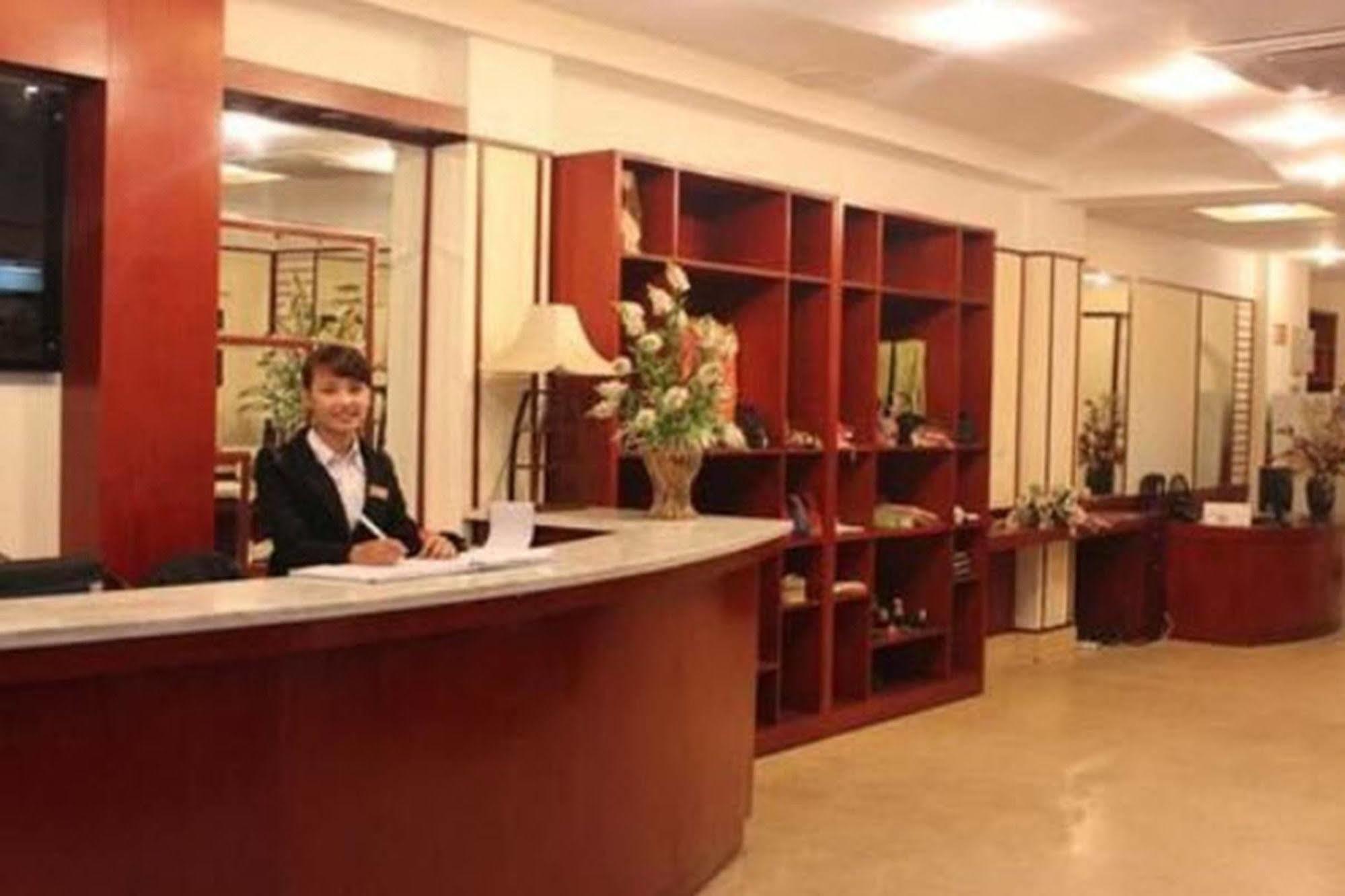 A25 Hotel - 46 Châu Long Hanoï Extérieur photo