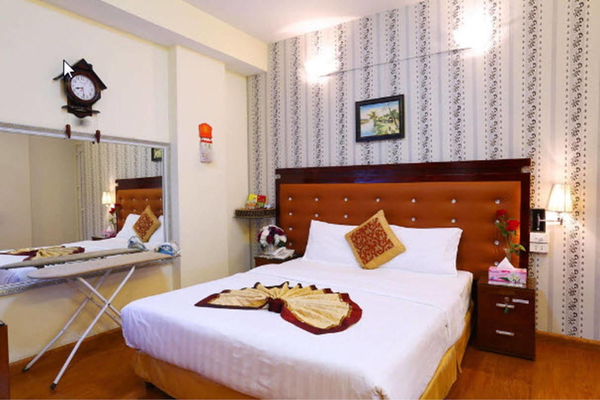 A25 Hotel - 46 Châu Long Hanoï Extérieur photo